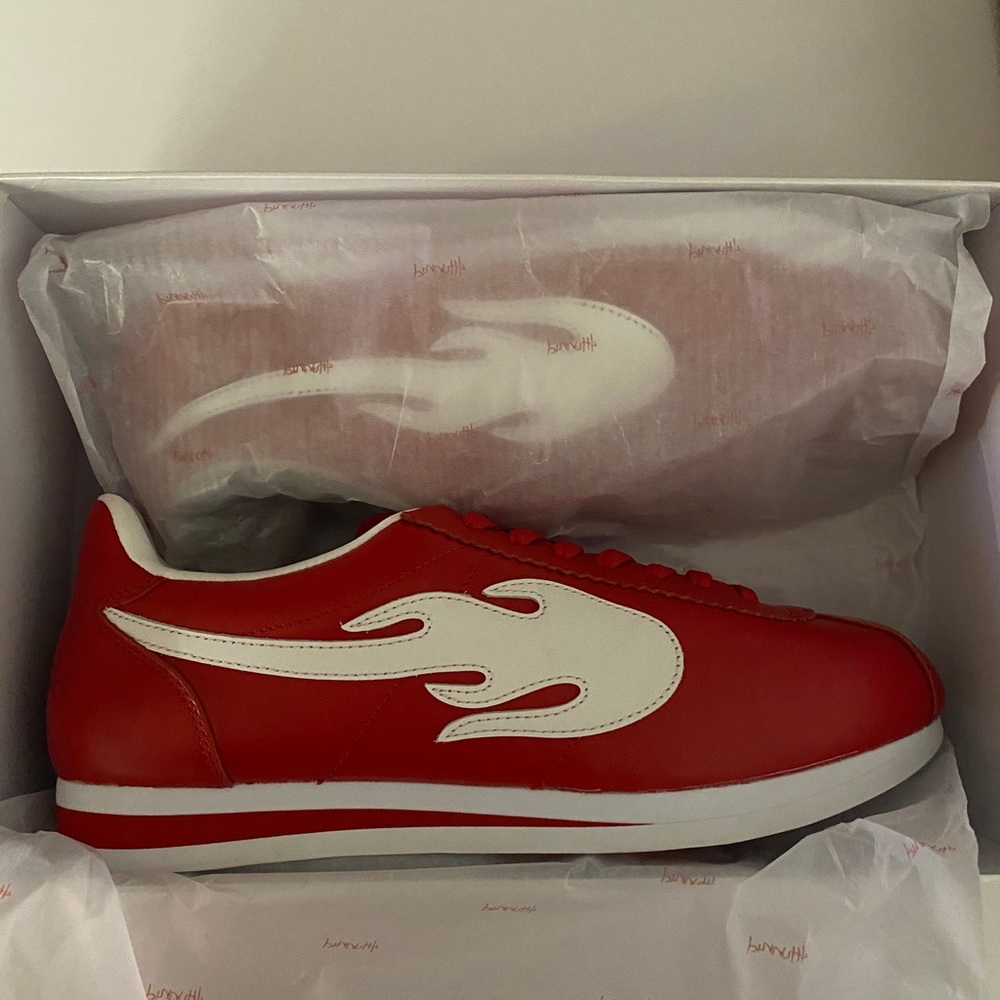 YG “Red Flame” athletic shoes